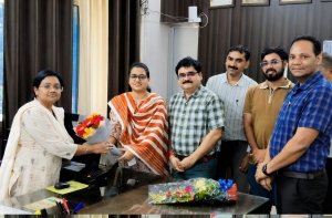 दुर्ग निगम की पहली महिला IAS आयुक्त बनीं लीना कोसम, संभाला कार्यभार