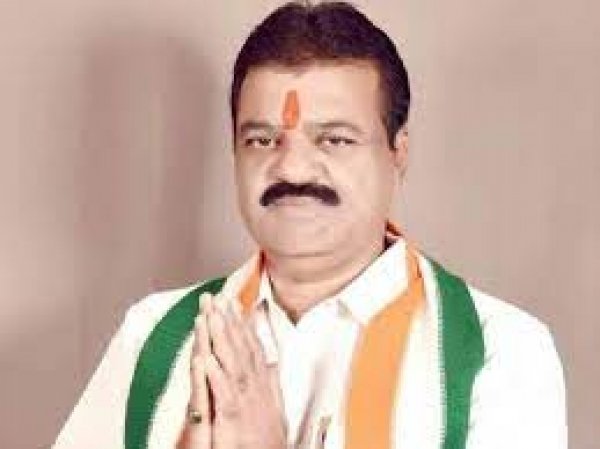 संसदीय सचिव रेख चंद जैन ने विधायक निधि दो करोड़ के साथ एक महीने की सैलरी कर दी दान