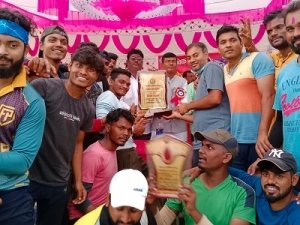 सामुदायिक पुलिसिंग के तहत : नक्सल प्रभावित ग्राम बांधाटोला में आयोजित क्रिकेट प्रतियोगिता में मलाजखंड थाना बिरसा (एमपी) ने मारी बाजी
