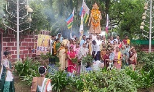 रानी दुर्गावती के बलिदान दिवस पर गोंड़ समाज द्वारा दी गई श्रद्धांजलि