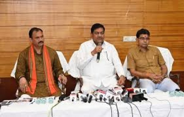कांग्रेस नेताओ ने सतनामी समाज को भड़काया आंदोलन में शामिल नेताओ के नाम उजागर  बलौदाबाजार कीे घटना पर मंत्रियों ने ली पत्रकार वार्ता