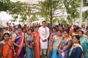 मितानिन दिवस अवसर पर विधायक ने किया मितानिनों से मुलाकात  , चाय की चुस्कियों संग की चर्चा