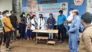 उपलब्धि पर काटा केक ,365 कैम्प में रिसाली नगर पालिक निगम के 19 हजार लोगों ने कराया स्वास्थ्य परीक्षण - आयुक्त एम.एम.यू. टीम को दी बधाई