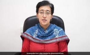 प्राइवेट अस्पतालों में टीकाकरण जारी, AAP नेता आतिशी ने पूछा- क्या केंद्र सरकार घोटाला कर रही है?
