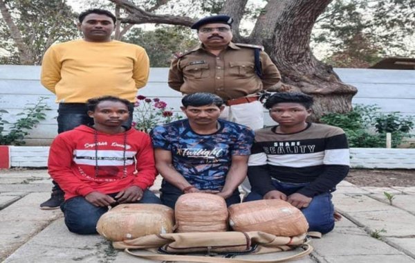 एक लाख गांजे के साथ तीन आरोपी गिरफ्तार - दुर्ग पुलिस