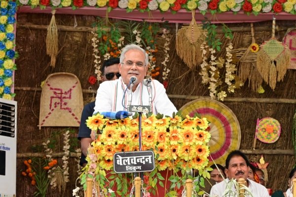 मुख्यमंत्री भूपेश बघेल द्वारा दुर्ग ग्रामीण विधानसभा के ग्राम पुरई में आयोजित भेंट-मुलाकात कार्यक्रम में की गई घोषणाएं
