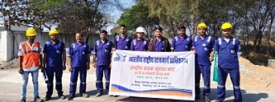 एनएचएआई ने रायपुर-बिलासपुर हाईवे पर चलाया जागरूकता अभियान,वाहन चालकों को बांटे हेलमेट, ब्लड डोनेशन कैंप का भी आयोजन