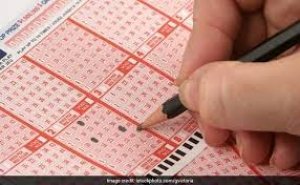 10 लाख डॉलर पर &#039;ईमानदारी&#039; पड़ी भारी, भारतीय मूल के परिवार ने लौटाया लॉटरी का टिकट