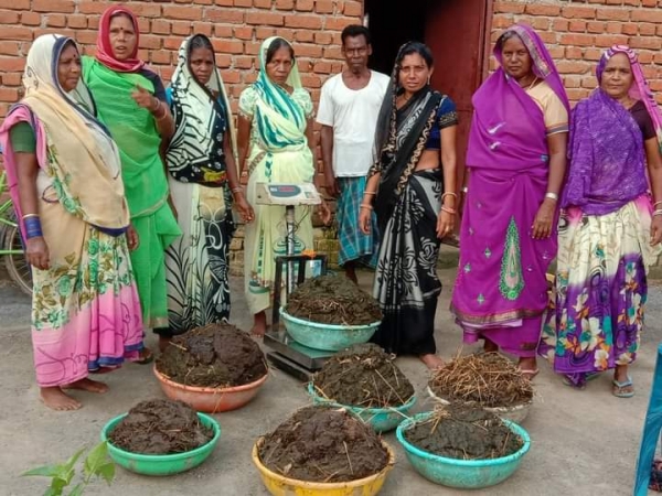 गोबर से हो रहे अतिरिक्त आय से गौपालकों के चेहरे पर ख़ुशी के भाव, जिले मे अब तक 2 करोंड 91 लाख रूपए के 1,45,500 किं्वटल गोबर खरीदी
