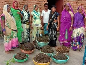 गोबर से हो रहे अतिरिक्त आय से गौपालकों के चेहरे पर ख़ुशी के भाव, जिले मे अब तक 2 करोंड 91 लाख रूपए के 1,45,500 किं्वटल गोबर खरीदी