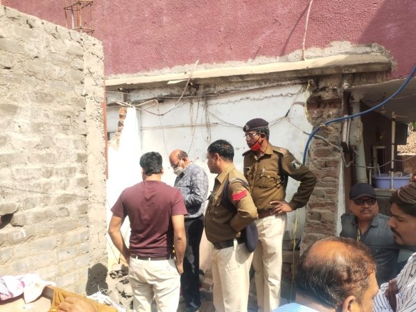 अतिक्रमण हटाकर किया गया आंगनबाड़ी भवन का निर्माण