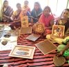 सफलता की कहानी : स्व सहायता समूह की महिलाएं बना रहीं गोबर से मूर्तियां