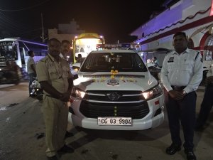 विश्कर्मा जयंती पर यातायात विभाग ने दंतेश्वरी मंदिर में की वाहनों की पूजा