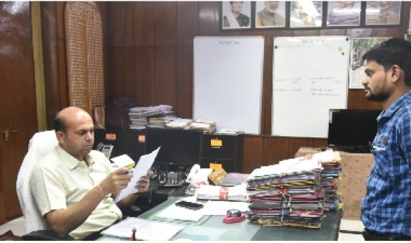 पर्यावरण प्रेमी स्व. गेंदलाल देशमुख द्वारा लगाए पेड़ों की कटाई रोकने पर्यावरण प्रेमियों ने दिया आवेदन