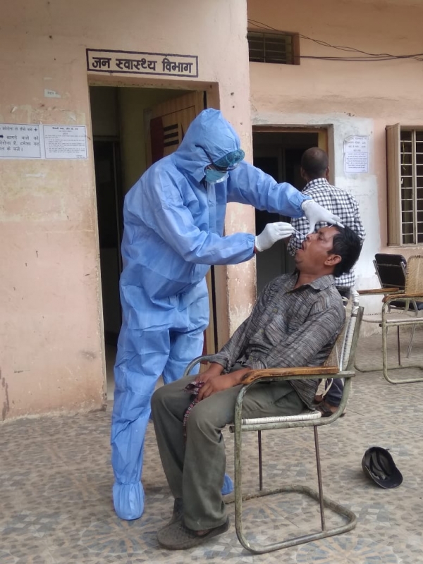 निगम के 20 सफाई कर्मियों का कोरोनावारियर्स ने की जांच , कोरोना जांच के लिए लिया गया सैंपल