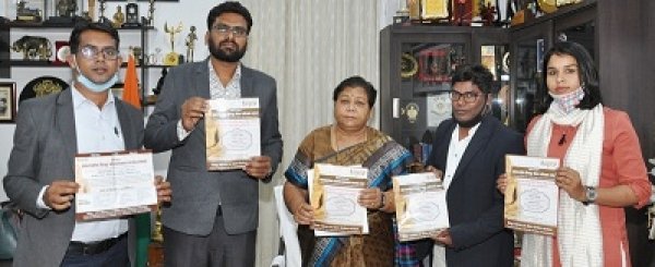 राज्यपाल से छत्तीसगढ़ हेरिटेज एंड कल्चरल फाउंडेशन के प्रतिनिधिमंडल ने की सौजन्य मुलाकात
