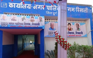 गणतँत्र दिवस पर ए.डी.एम. सर्वे ने गाए देशभक्ति गीत , ध्वजारोहण के बाद कोरोना वारियर्स व श्रेष्ठ कार्य करने वालों का किया सम्मान