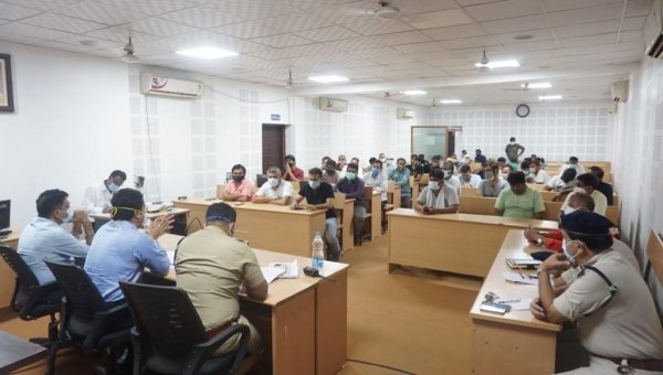 लॉकडाउन बढाने के पूर्व निगम प्रशासन एवं व्यापारी संघ की हुई बैठक ,निगम ने मांगा व्यापारियों से सुझाव