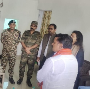 नक्सलियों के मांद पहुंचे गृहमंत्री शर्मा कहा विकास के कैंप किसी के रोके नहीं रुकेंगे
