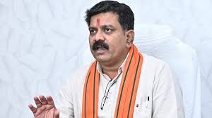 21 नक्सलियों के हथियार त्यागकर पुनर्वास पर उपमुख्यमंत्री विजय शर्मा ने जताया हर्ष