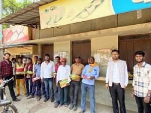 गर्मी में मजदूरो को दी पूर्व एल्डरमैन ने राहत , खाने की प्लेट,पानी बोतल एवं इलेक्ट्रॉल पाउडर किया वितरित