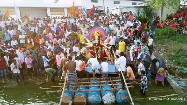 मानाबंद में माँ दुर्गा की मूर्तियाँ हुई विसर्जित, सांगा बाना सहित जसगीत मंडलियों ने निकाली शोभायात्रा