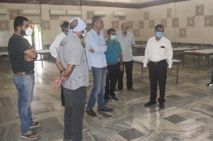 कलेक्टर ने श्री लोहाणा महाजनवाड़ी भवन नि:शुल्क कोविड-19 सेन्टर का किया निरीक्षण