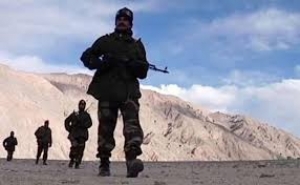 लद्दाख क्षेत्र से बड़े पैमाने पर चीनी सैनिकों की 'कटौती' चाहता है भारत: रिपोर्ट