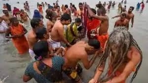 तीर्थराज प्रयाग में माघ मेले का मकर संक्राति पर पहला स्नान