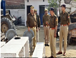 नहीं थम रहे महिलाओ के खिलाफ  अपराध  यूपी के बाराबंकी में 15 साल की लड़की लाश खेत में मिली