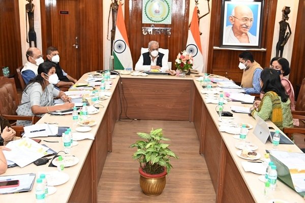 मुख्यमंत्री ने आज यहां अपने निवास कार्यालय में आयोजित बैठक में मंत्री  उमेश पटेल के विभागों उच्च शिक्षा, तकनीकी शिक्षा, कौशल विकास एवं...