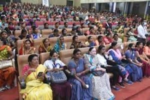 महिला दिवस के अवसर पर जिला प्रशासन की अनूठी पहल, मंच पर सारी वीआईपी महिलाएं