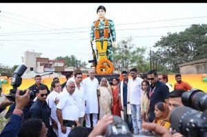 मुख्यमंत्री ने किया शहीद चुम्मन यादव के मूर्ति का अनावरण