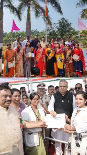 भारत रत्न स्व. अटल बिहारी वाजपेयी स्मृति चिकित्सा महाविद्यालय एवं चिकित्सालय में हर्षोल्लास से मना गणतंत्र दिवस