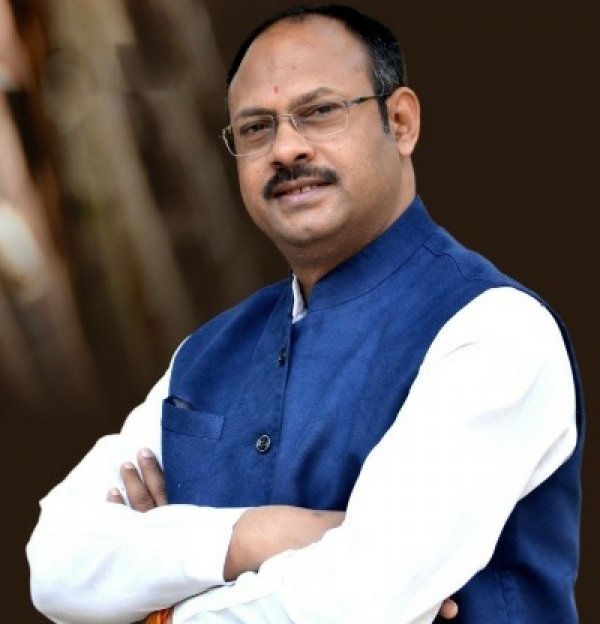 मानवता के अमूल्य धरोहर है नरेंद्र मोदी- जितेंद वर्मा