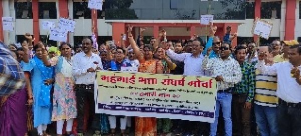 महंगाई भत्ता संघर्ष मोर्चा ने सौपा ज्ञापन,32 विभाग के कर्मचारी हुए शामिल, मांग पूरी नही होने पर होगा अनिश्चितकालीन हड़ताल