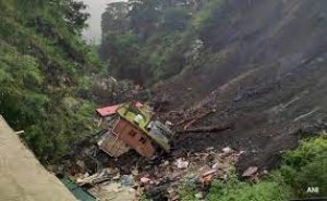 हिमाचल प्रदेश में भारी बारिश कहर, भूस्खलन की वजह से अब तक 60 की मौत