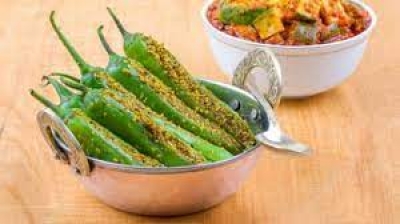 5 मिनट में ऐसे बनाएं इंस्टेंट मिर्च का अचार, जानें देसी रेसिपी