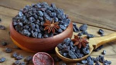 जानिए कैसे काली किशमिश या मुनक्का का पानी है गर्भधारण के लिए फायदेमंद