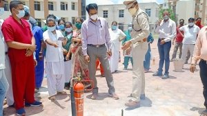 मेकाज में फायर सेफ्टी पर मॉक ड्रिल, आग से बचाव के बताए गए तरीके।