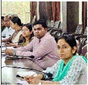 लंबित राजस्व प्रकरणों को शीघ्र निराकृत करने के दिये निर्देश