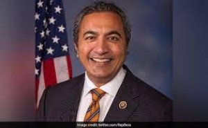 भारतीय-अमेरिकी सांसद ने भारत में कोविड-19 संकट पर की US उपराष्ट्रपति कमला हैरिस से मुलाकात