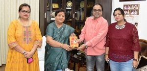 राज्यपाल उइके को &lsquo;आइना ए छत्तीसगढ़&rsquo; पुस्तक भेंट