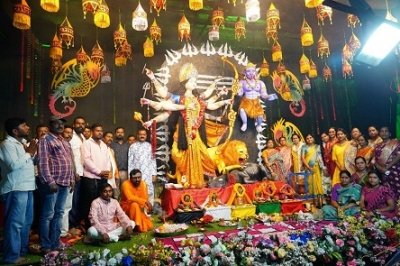 भिलाई में नवरात्रि का शुभारंभ : ड्रैगन थीम पर सजा भव्य दुर्गा पंडाल, 13 फीट माँ दुर्गा की प्रतिमा बनी आस्था का केंद्र ?