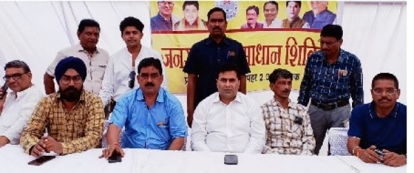 आज जन समस्या निवारण शिविर में जन्म प्रमाण पत्र हेतु दिए गए आवेदन पर त्वरित कार्रवाई करते हुए जन्म प्रमाण पत्र आवेदिका को दिया गया