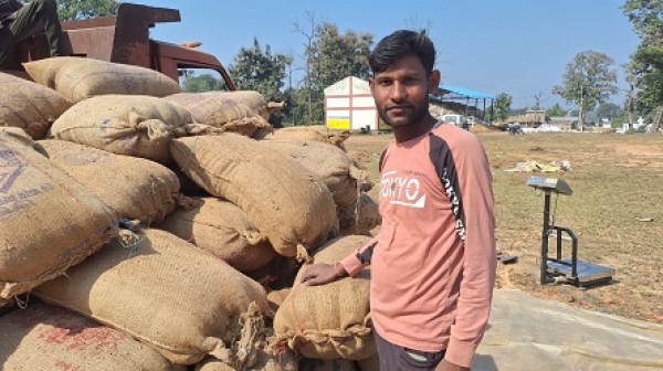 मोहला के युवा किसान जितेंद्र ने की उपार्जन केंद्र की व्यवस्थाओं की सराहना