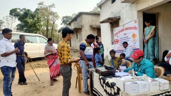 राष्ट्रीय क्षय उन्मूलन, कुष्ठ उन्मूलन और मलेरिया नियंत्रण कार्यक्रम के तहत जिले के पहुॅचविहीन बैगा ग्राम रंचकी में जन जागरण शिविर आयोजित