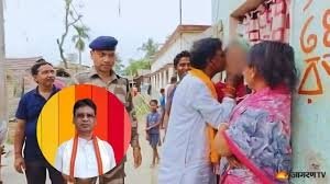 चुनाव प्रचार के दौरान महिला को किस करते दिखे बीजेपी सांसद, वायरल वीडियो पर मचा बवाल