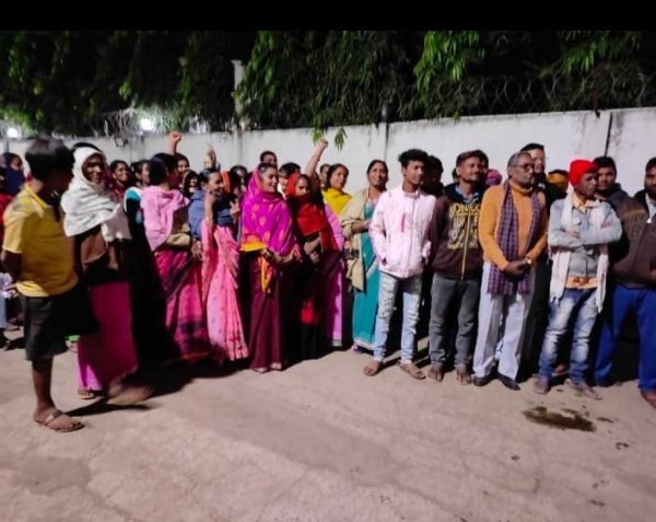 प्रत्याशी बदलने वार्ड के लोग पहुचे मंत्री निवास