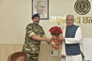 मुख्यमंत्री से सीआरपीएफ के डायरेक्टर जनरल ने की सौजन्य मुलाकात
